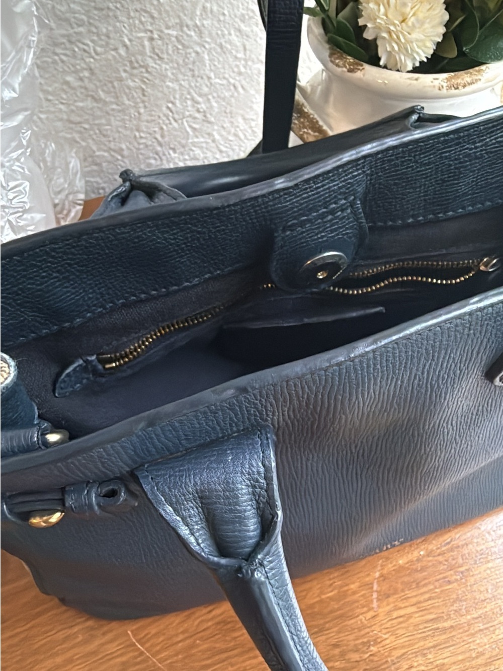 Burberry Black Leather Top-Handle Tote with Vintage Check Panels - Picture 11 of 16